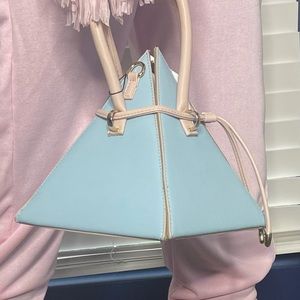 Pyramid purse